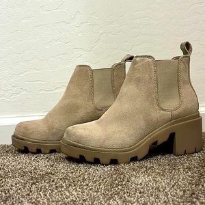 Steve Madden Hadlee Lug sole Boots in size 6